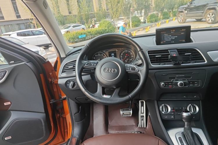 Used Audi Q3 2013 35 TFSI quattro Technology Edition Steering Wheel