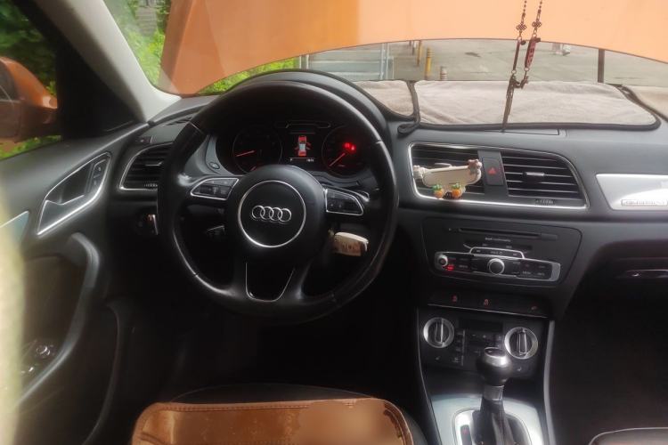 Used Audi Q3 2013 35 TFSI quattro Luxury Model Steering Wheel