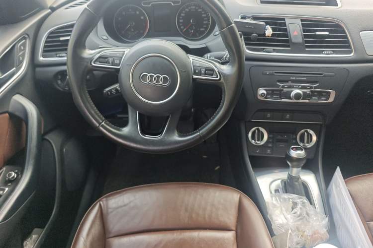 Used Audi Q3 2013 35 TFSI Comfort Model Steering Wheel