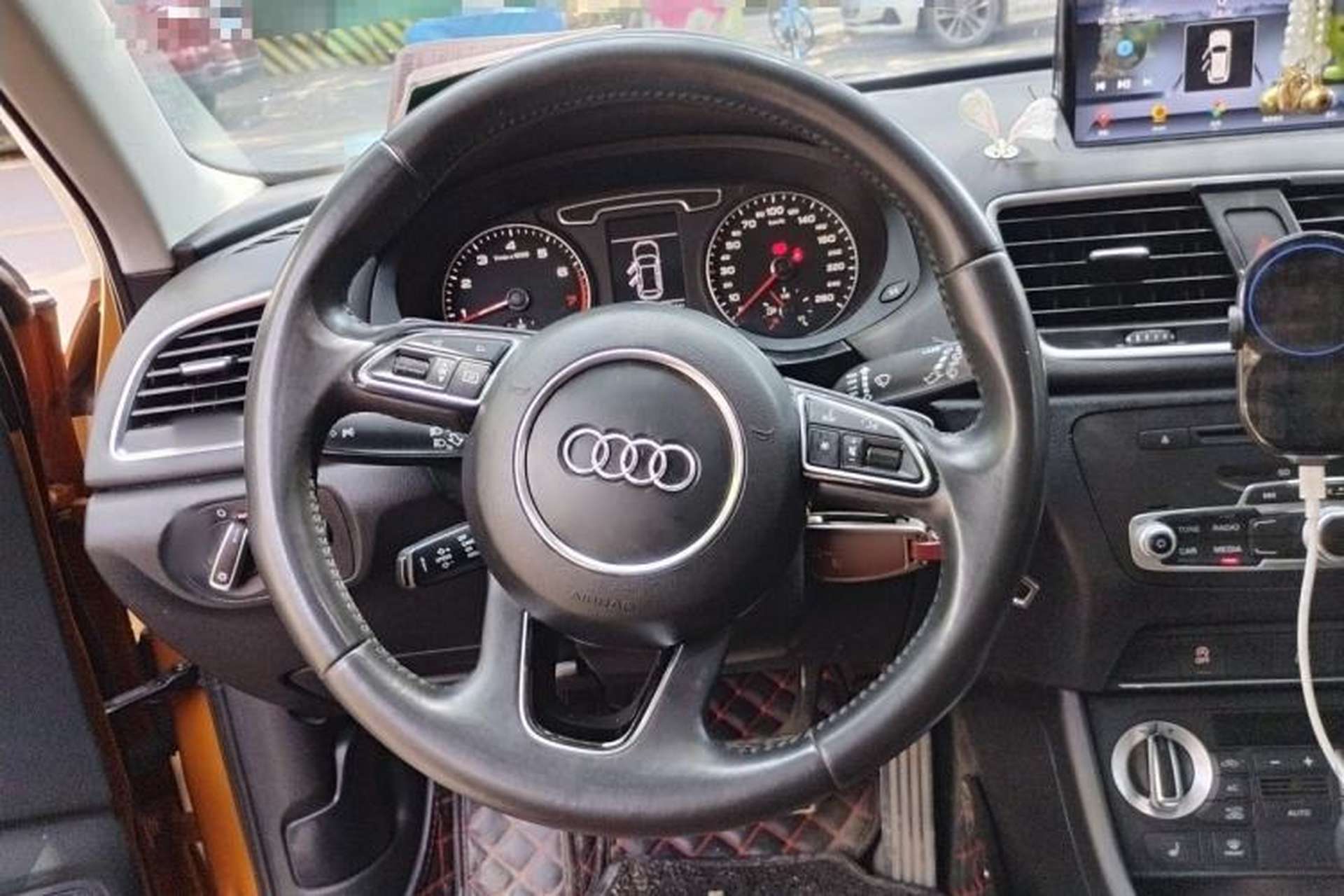 Used Audi Q3 2013 35 TFSI Comfort Model Steering Wheel