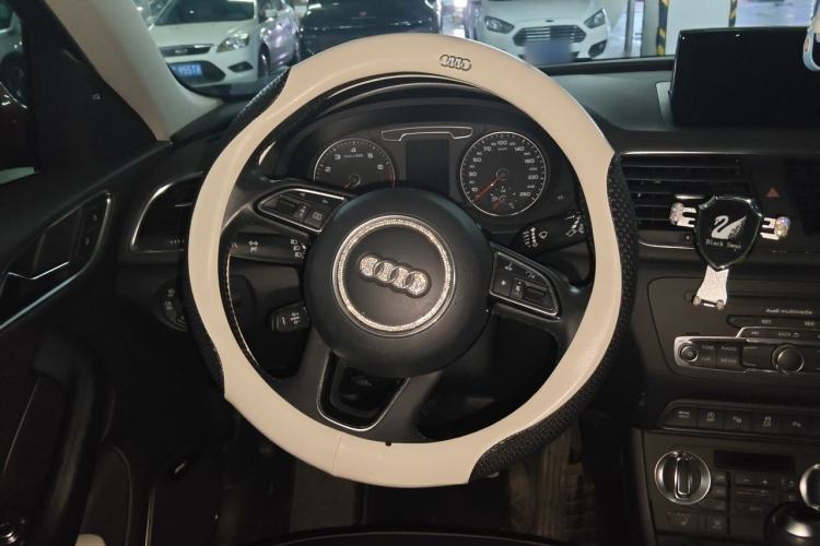 Used Audi Q3 2013 40 TFSI quattro Luxury Model Steering Wheel