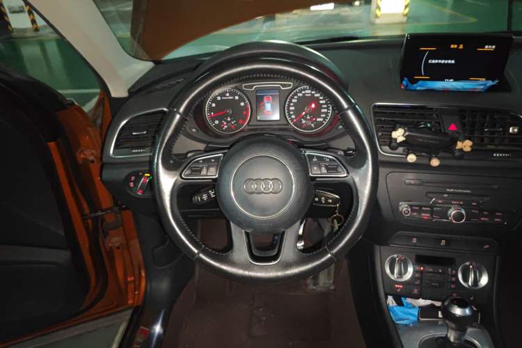 Used Audi Q3 2013 35 TFSI Comfort Model Steering Wheel