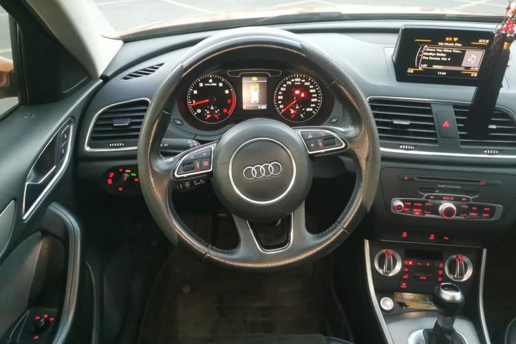 Used Audi Q3 2013 35 TFSI Ambition Edition Steering Wheel