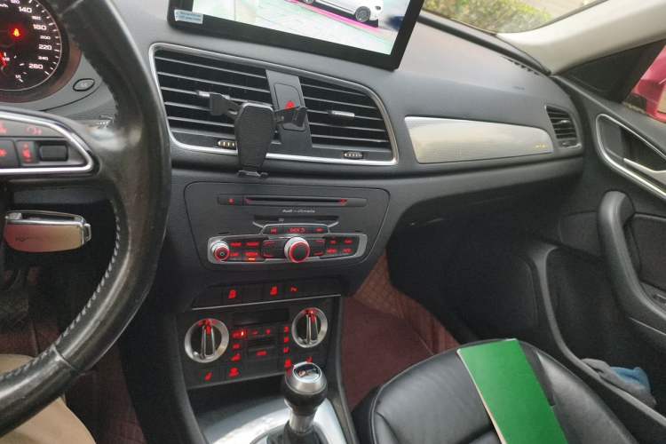 Used Audi Q3 2015 35 TFSI Comfort Model Audio And AC Panel