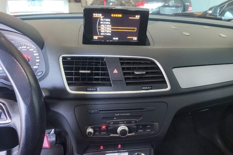 Used Audi Q3 2015 30 TFSI Ambition Edition Audio And AC Panel