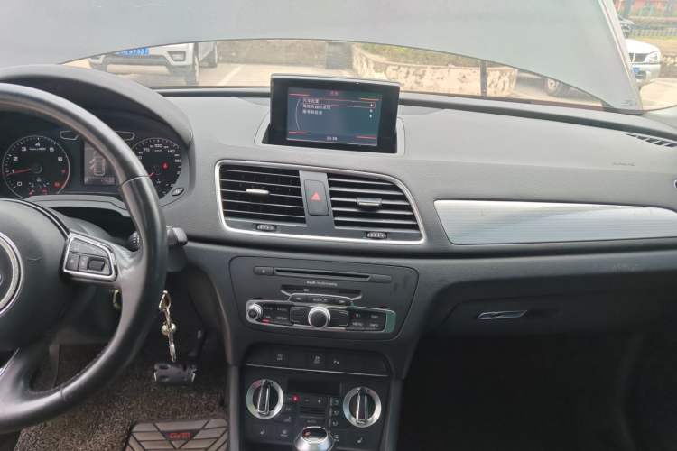Used Audi Q3 2015 35 TFSI Comfort Model Audio And AC Panel