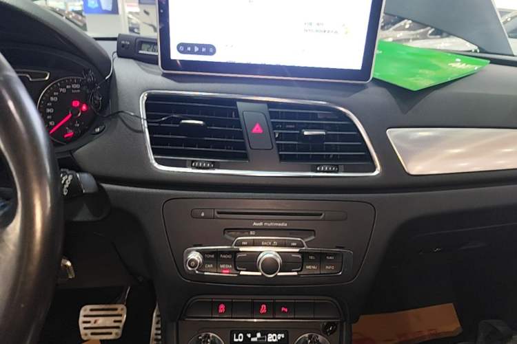 Used Audi Q3 2015 35 TFSI Comfort Model Audio And AC Panel