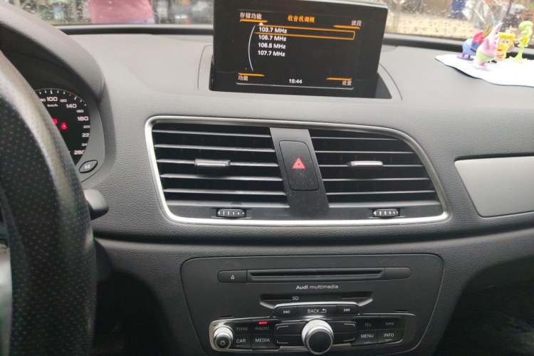 Used Audi Q3 2015 30 TFSI Ambition Edition Audio And AC Panel