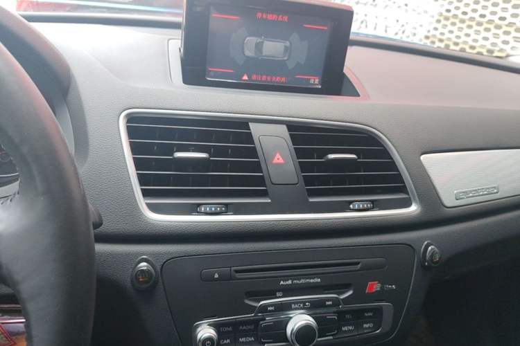 Used Audi Q3 2015 35 TFSI quattro Technology Edition Audio And AC Panel