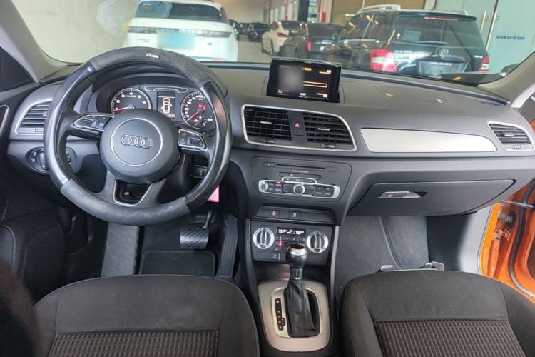 Used Audi Q3 2015 30 TFSI Ambition Edition Center Console