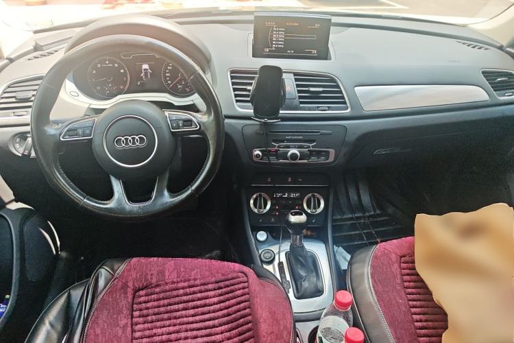 Used Audi Q3 2015 35 TFSI Comfort Model Center Console