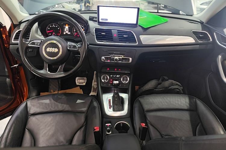 Used Audi Q3 2015 35 TFSI Comfort Model Center Console