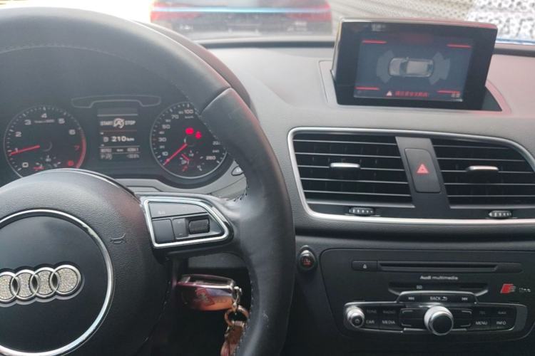 Used Audi Q3 2015 35 TFSI quattro Technology Edition Center Console
