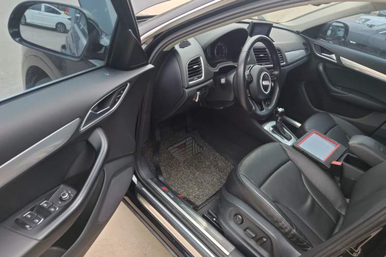 Used Audi Q3 2015 35 TFSI Comfort Model Driver Seat