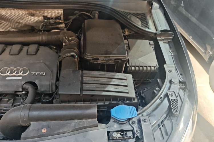 Used Audi Q3 2015 35 TFSI Comfort Model Engine Bay Left