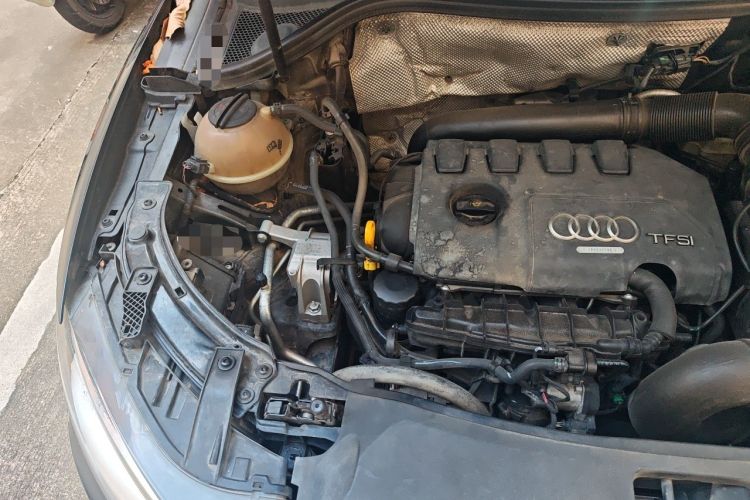 Used Audi Q3 2015 35 TFSI Comfort Model Engine Bay Right