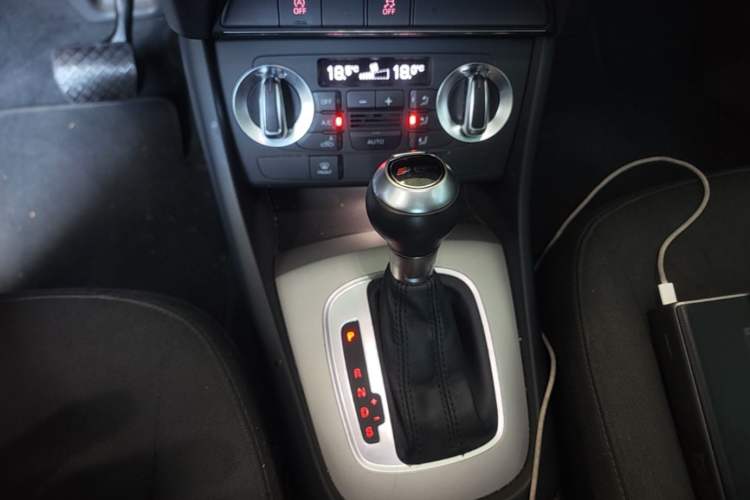 Used Audi Q3 2015 30 TFSI Ambition Edition Gear Lever