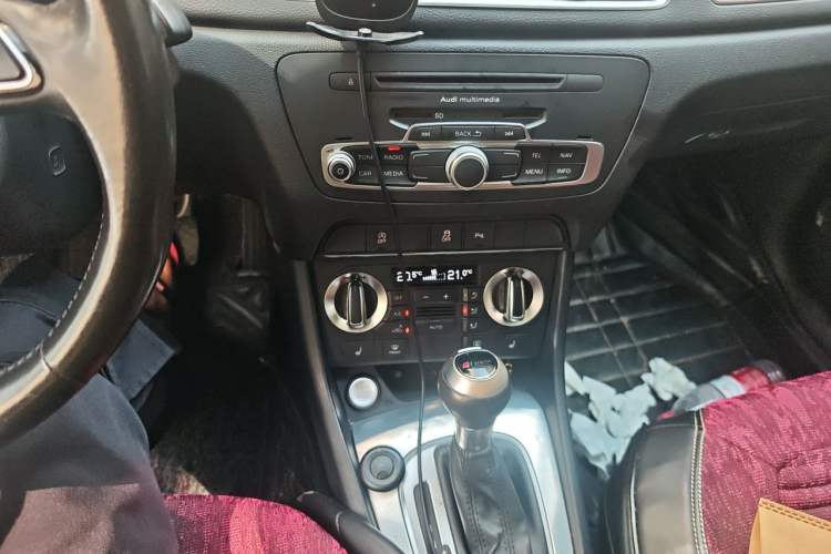 Used Audi Q3 2015 35 TFSI Comfort Model Gear Lever
