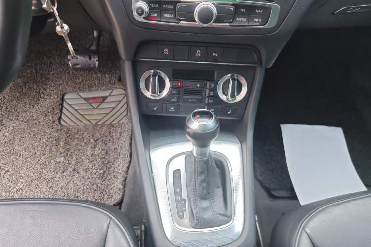Used Audi Q3 2015 35 TFSI Comfort Model Gear Lever