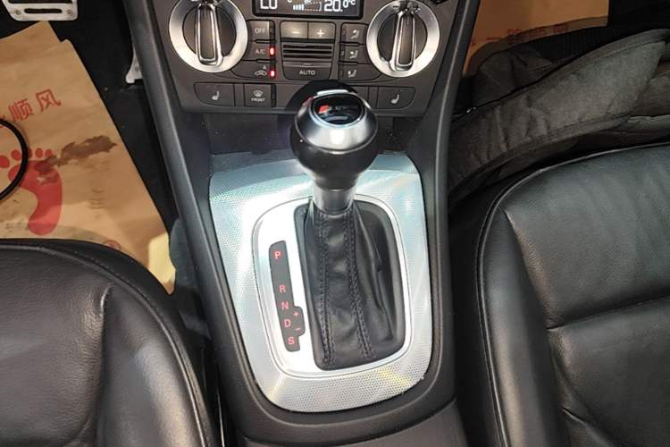 Used Audi Q3 2015 35 TFSI Comfort Model Gear Lever
