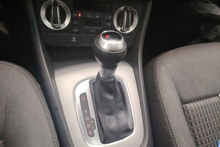 Used Audi Q3 2015 30 TFSI Ambition Edition Gear Lever