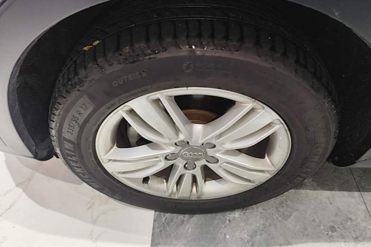 Used Audi Q3 2015 35 TFSI Comfort Model Left Front Wheel Hub