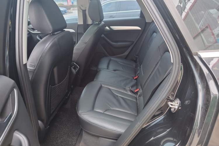 Used Audi Q3 2015 35 TFSI Comfort Model Left Rear Seat