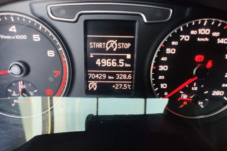 Used Audi Q3 2015 30 TFSI Ambition Edition Odometer Close Up