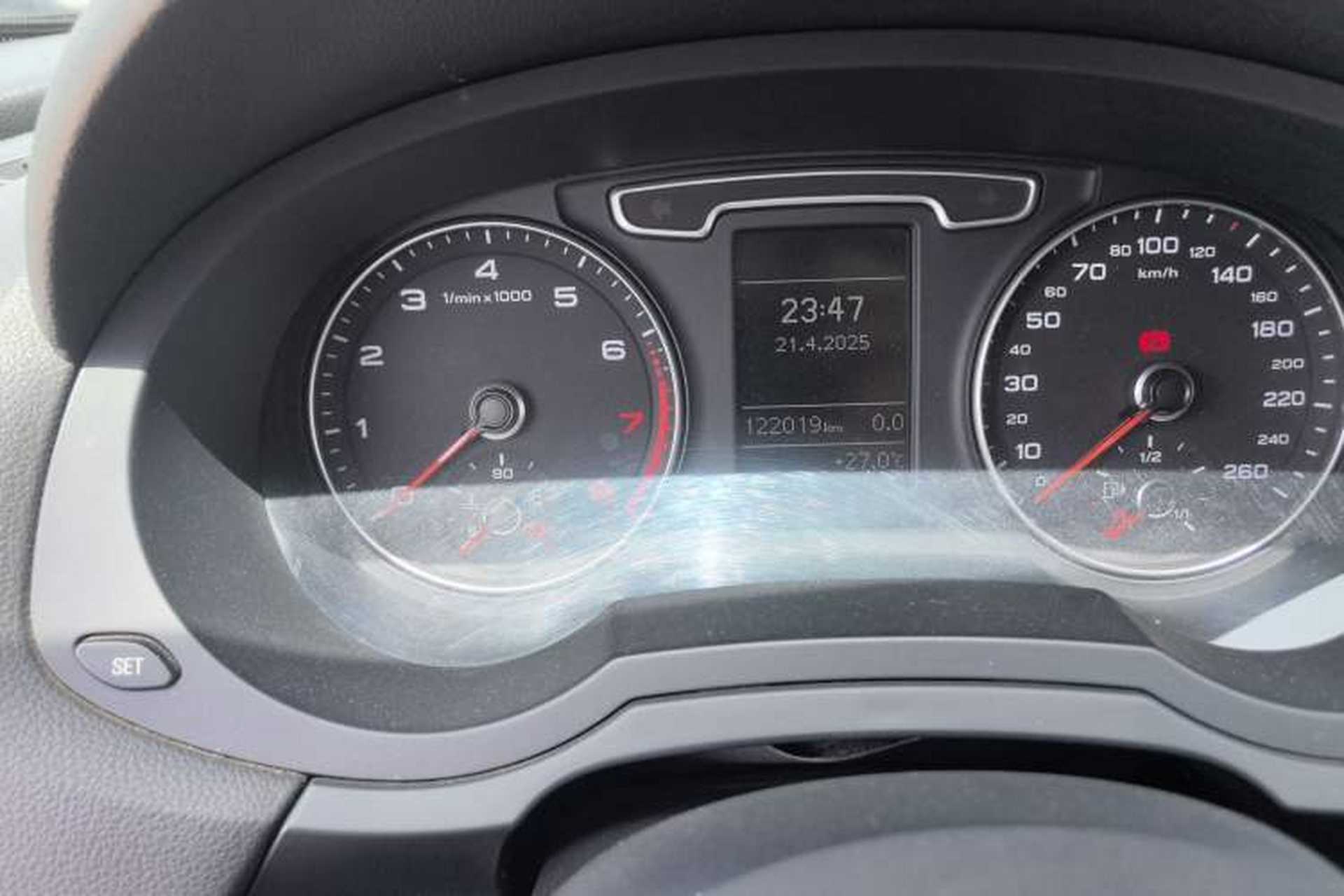 Used Audi Q3 2015 35 TFSI Ambition Edition Odometer Close Up