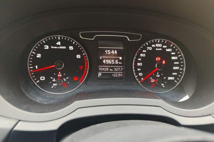 Used Audi Q3 2015 30 TFSI Ambition Edition Odometer Close Up