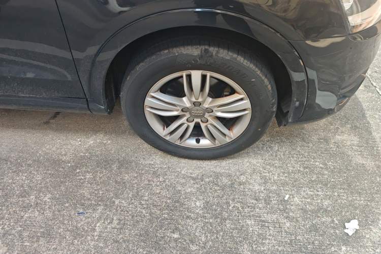 Used Audi Q3 2015 35 TFSI Comfort Model Right Front Wheel Hub