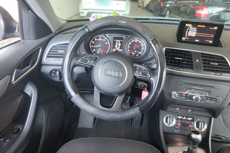 Used Audi Q3 2015 30 TFSI Ambition Edition Steering Wheel