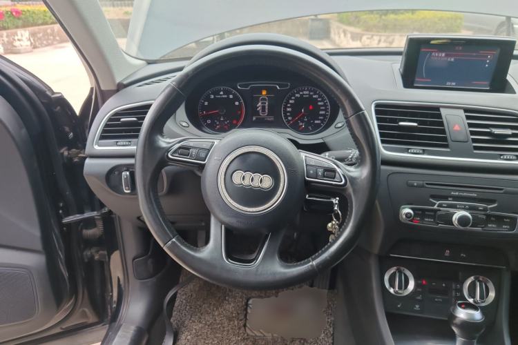 Used Audi Q3 2015 35 TFSI Comfort Model Steering Wheel
