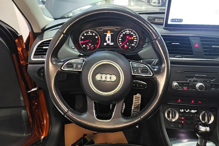 Used Audi Q3 2015 35 TFSI Comfort Model Steering Wheel