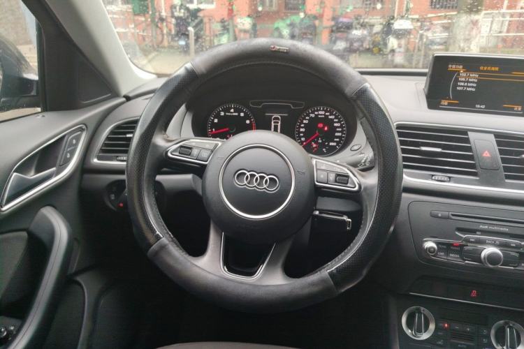 Used Audi Q3 2015 30 TFSI Ambition Edition Steering Wheel