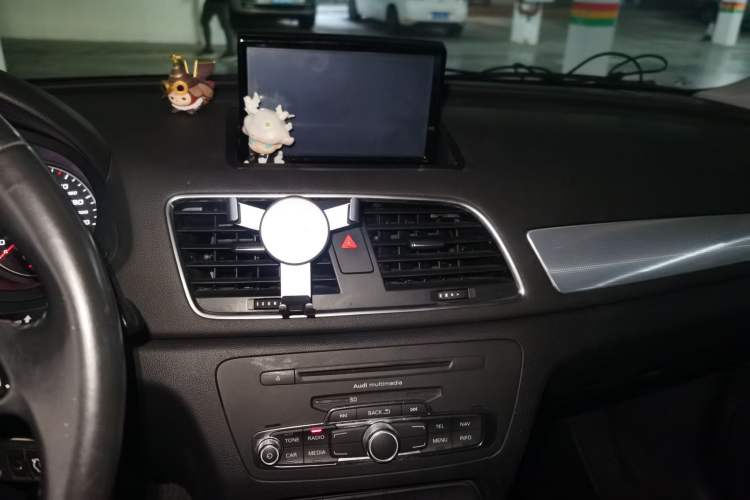 Used Audi Q3 2015 35 TFSI Comfort Model Audio And AC Panel