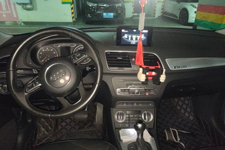 Used Audi Q3 2015 35 TFSI quattro Technology Edition Center Console