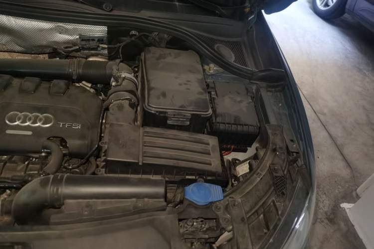 Used Audi Q3 2015 35 TFSI Comfort Model Engine Bay Left