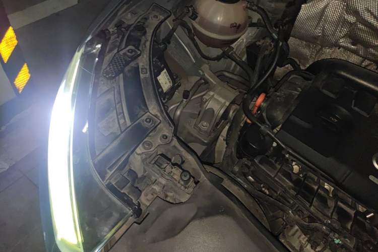 Used Audi Q3 2015 35 TFSI quattro Technology Edition Engine Bay Right