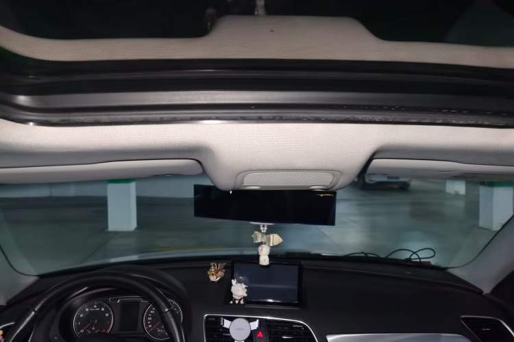 Used Audi Q3 2015 35 TFSI Comfort Model Headliner