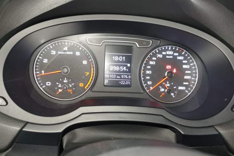 Used Audi Q3 2015 35 TFSI Comfort Model Odometer Close Up
