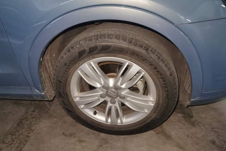 Used Audi Q3 2015 35 TFSI Comfort Model Right Front Wheel Hub