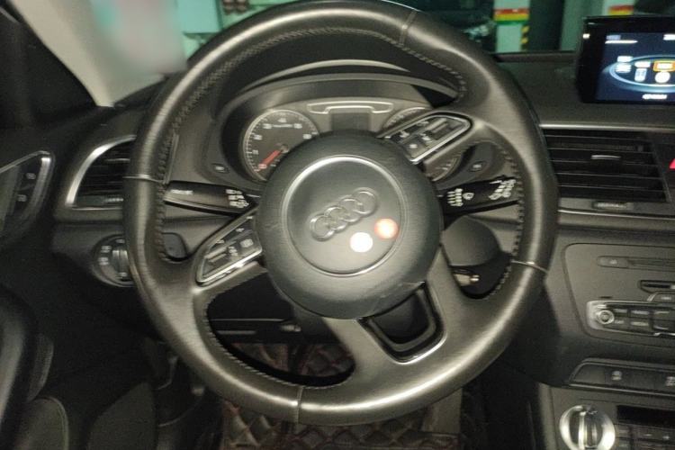 Used Audi Q3 2015 35 TFSI quattro Technology Edition Steering Wheel
