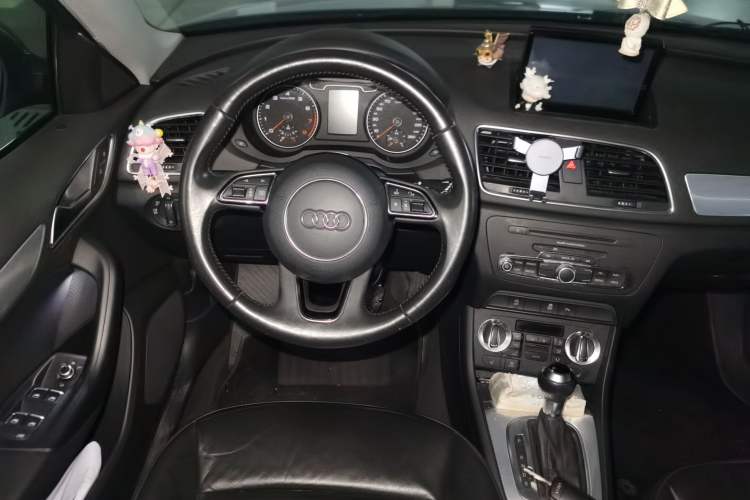 Used Audi Q3 2015 35 TFSI Comfort Model Steering Wheel