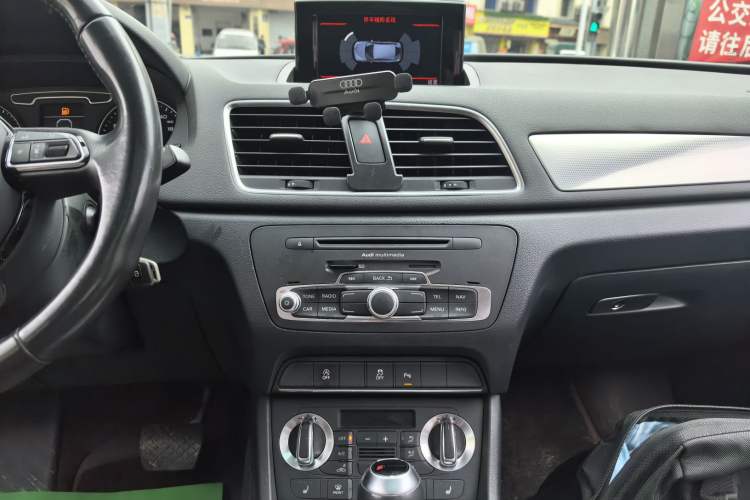 Used Audi Q3 2015 35 TFSI Comfort Model Audio And AC Panel
