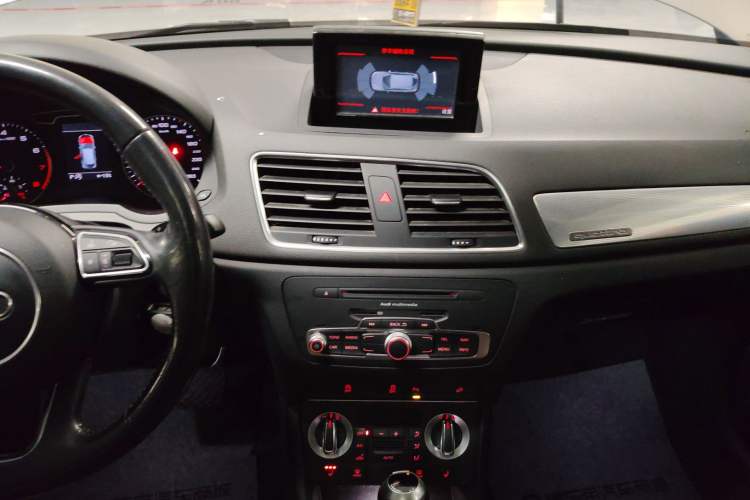 Used Audi Q3 2015 35 TFSI quattro Technology Edition Audio And AC Panel