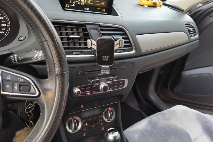 Used Audi Q3 2015 35 TFSI Ambition Edition Audio And AC Panel