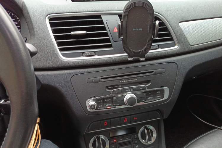 Used Audi Q3 2015 35 TFSI Comfort Model Audio And AC Panel