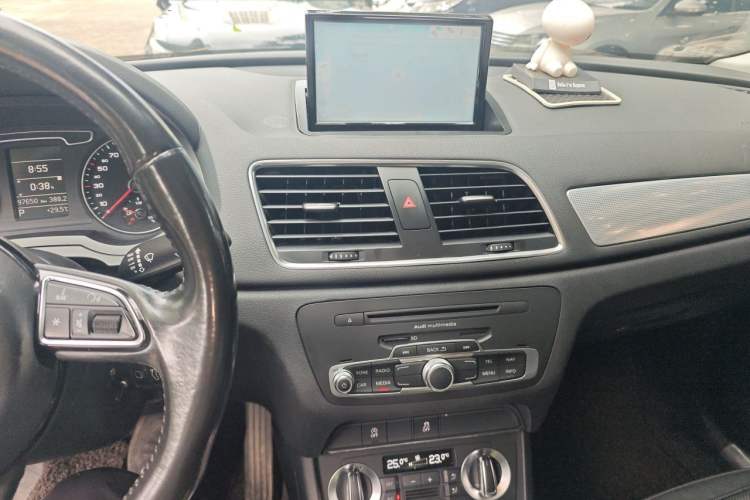 Used Audi Q3 2015 30 TFSI Comfort Model Audio And AC Panel