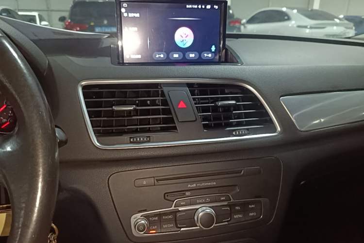 Used Audi Q3 2015 30 TFSI Comfort Model Audio And AC Panel